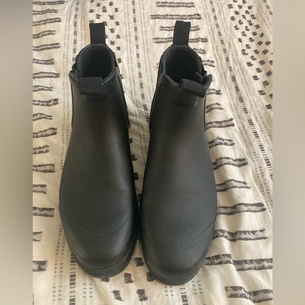 Everlane Rainboots